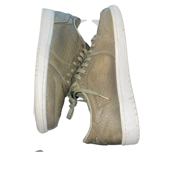 Air Jordan retro 1 swooshless shoes size 10 - Picture 3 of 7